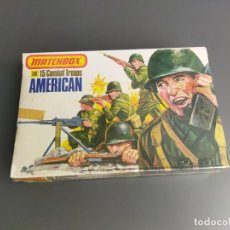 Juguetes Antiguos: 15 AMERICAN COMBAT TROOPS - SOLDADOS AMERICANOS MATCHBOX 1983 - ESCALA 1:32 - PRECINTADO. Lote 310645448