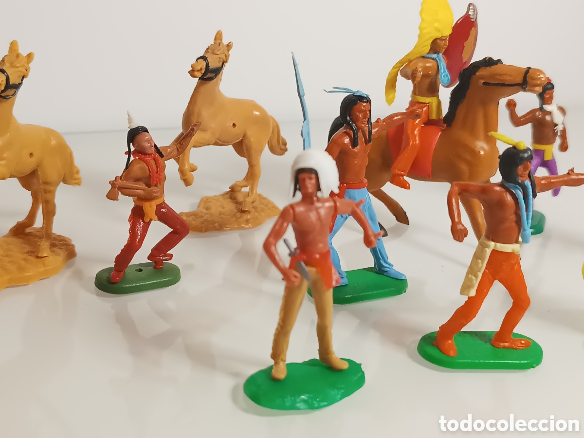 Juguetes antiguos: Lote indios desmontables pl&aacute;stico Timbo Elastolin crescent - Foto 2