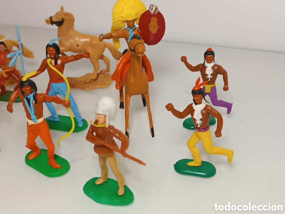 Juguetes antiguos: Lote indios desmontables pl&aacute;stico Timbo Elastolin crescent - Foto 3