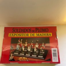 Juguetes Antiguos: SOLDADOS DE PLOMO EXPOSITOR DE MADERA. Lote 401760474