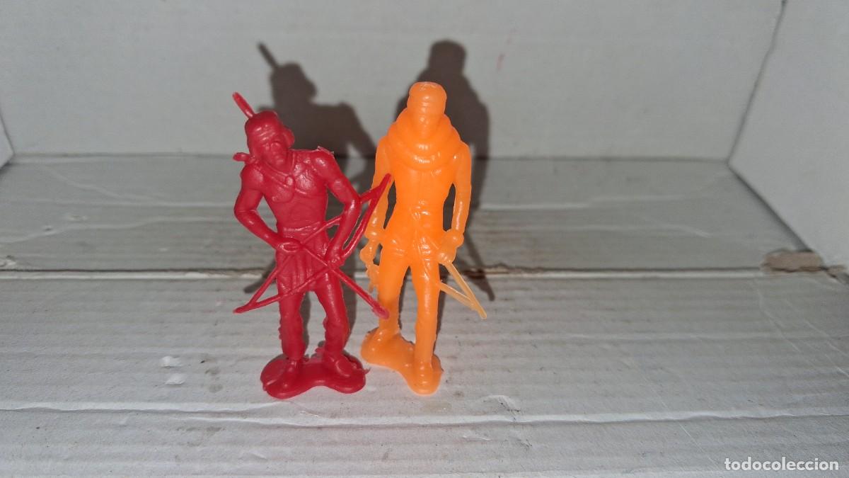 Juguetes antiguos: LOTE 2 INDIOS KIOSKO 4 CM - Foto 1