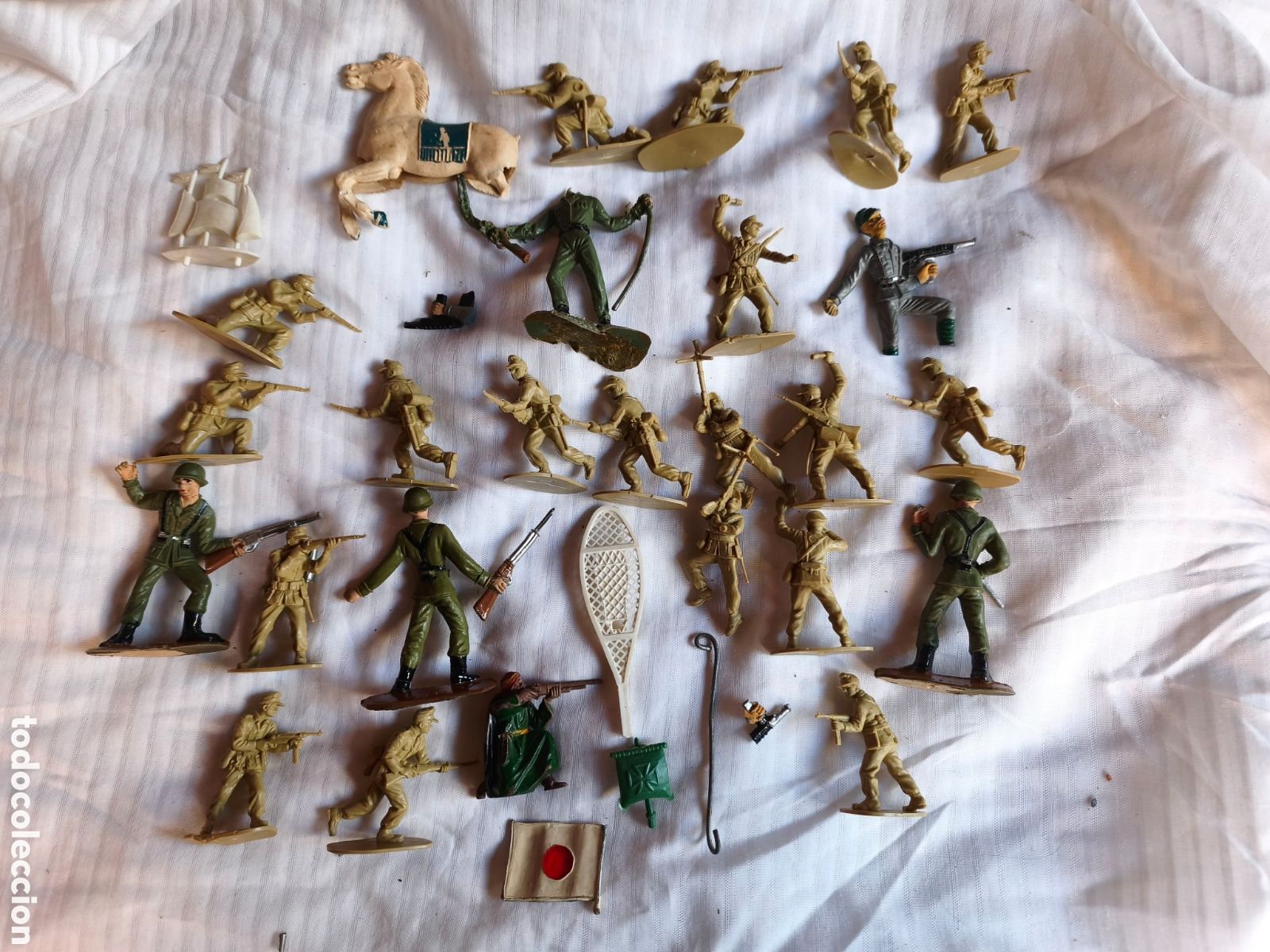 Juguetes antiguos: Soldaditos de plastico - Foto 1
