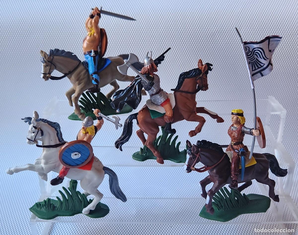Jeux Anciens: z GUERREROS VIKINGOS A CABALLO set de 4 soldaditos pl&aacute;stico DSG variante Argentina de Britains