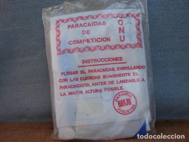 Juguetes Antiguos: PARACAIDAS ONU CON PARACAIDISTA - BAYJU