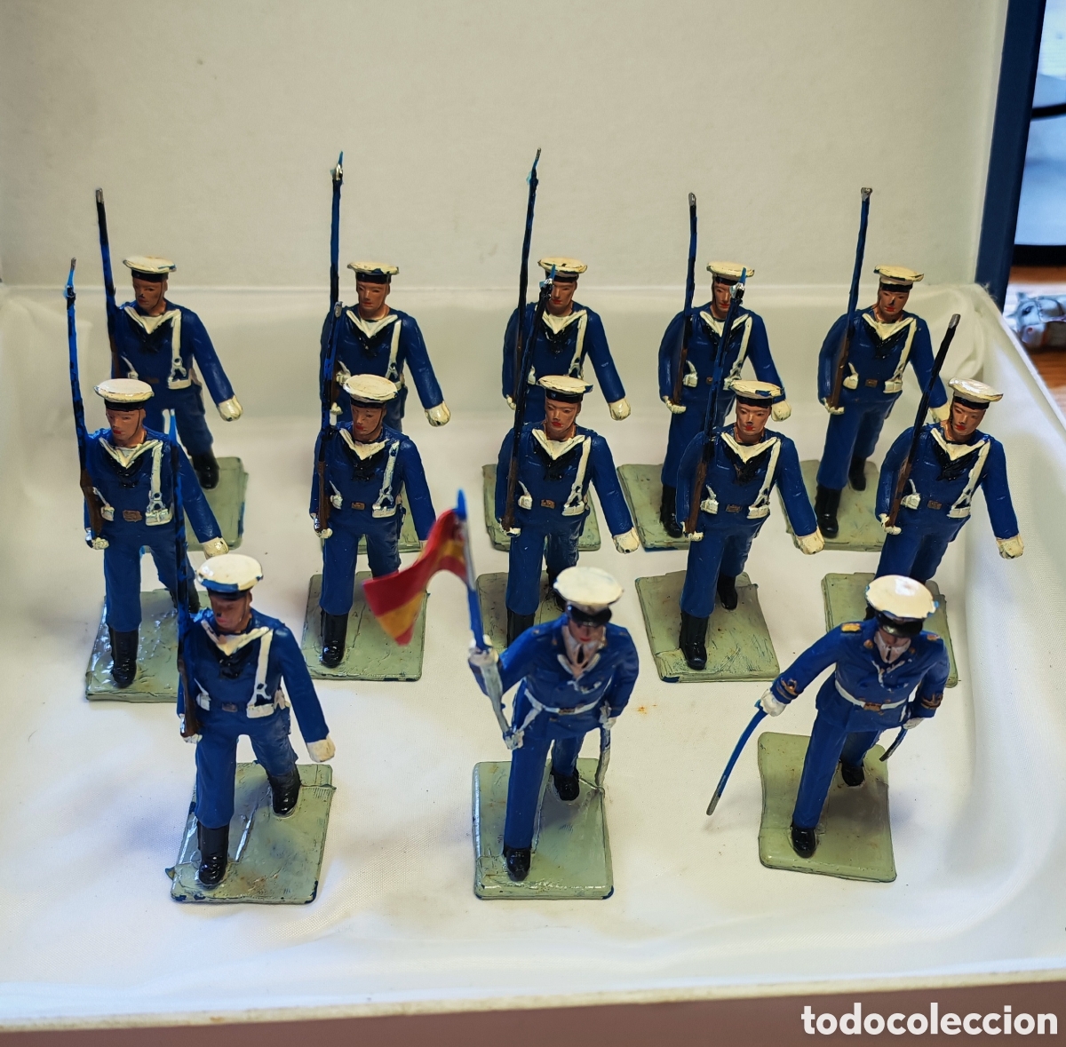 Juguetes Antiguos: Soldados de Marina Espa&ntilde;ola desfilando. Gomarsa. 13 figuras plastico. A&ntilde;os 50