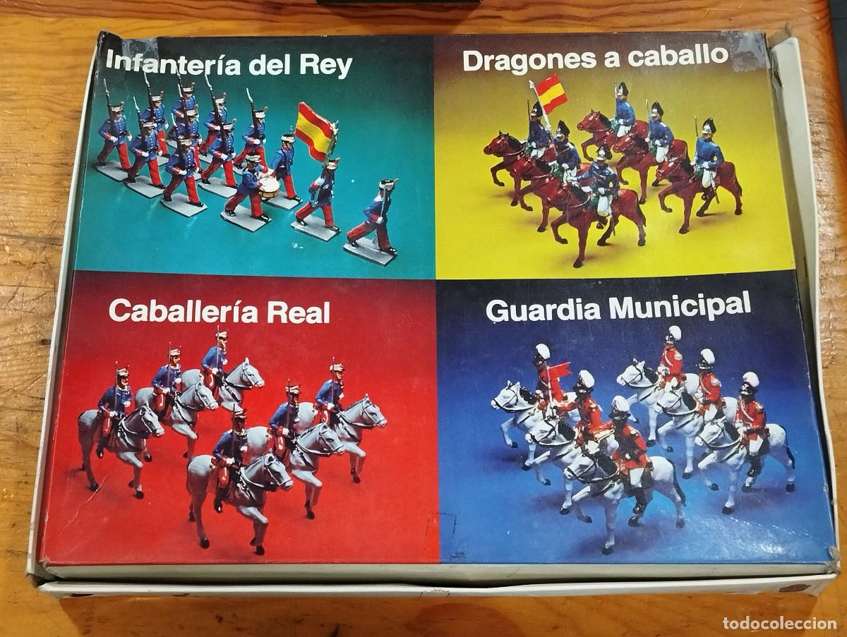 Juguetes Antiguos: INFANTERIA DEL REY. FIGURAS DE PL&Aacute;STICO DE GOMARSA (SOLDIS). EN CAJA. COMPLETO, 13 FIGURAS.