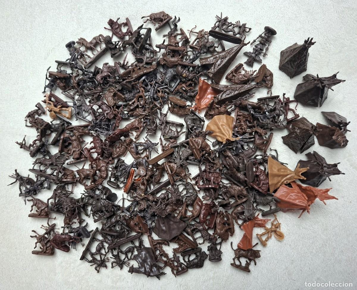 Juguetes Antiguos: LOTE DE 220 FIGURAS INDIOS Y BISONTES 1/72 DE ATLANTIC