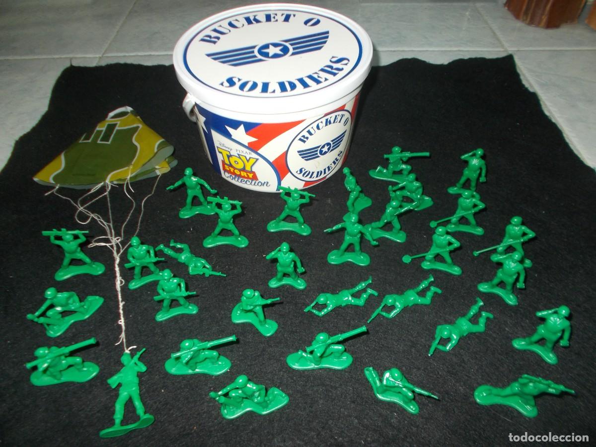 Juguetes Antiguos: Bucket Soldiers TOY STORY COLLECTION Bote Soldados Disney Pixar, con 31 Mu&ntilde;eco Soldado Paraca&iacute;das. V