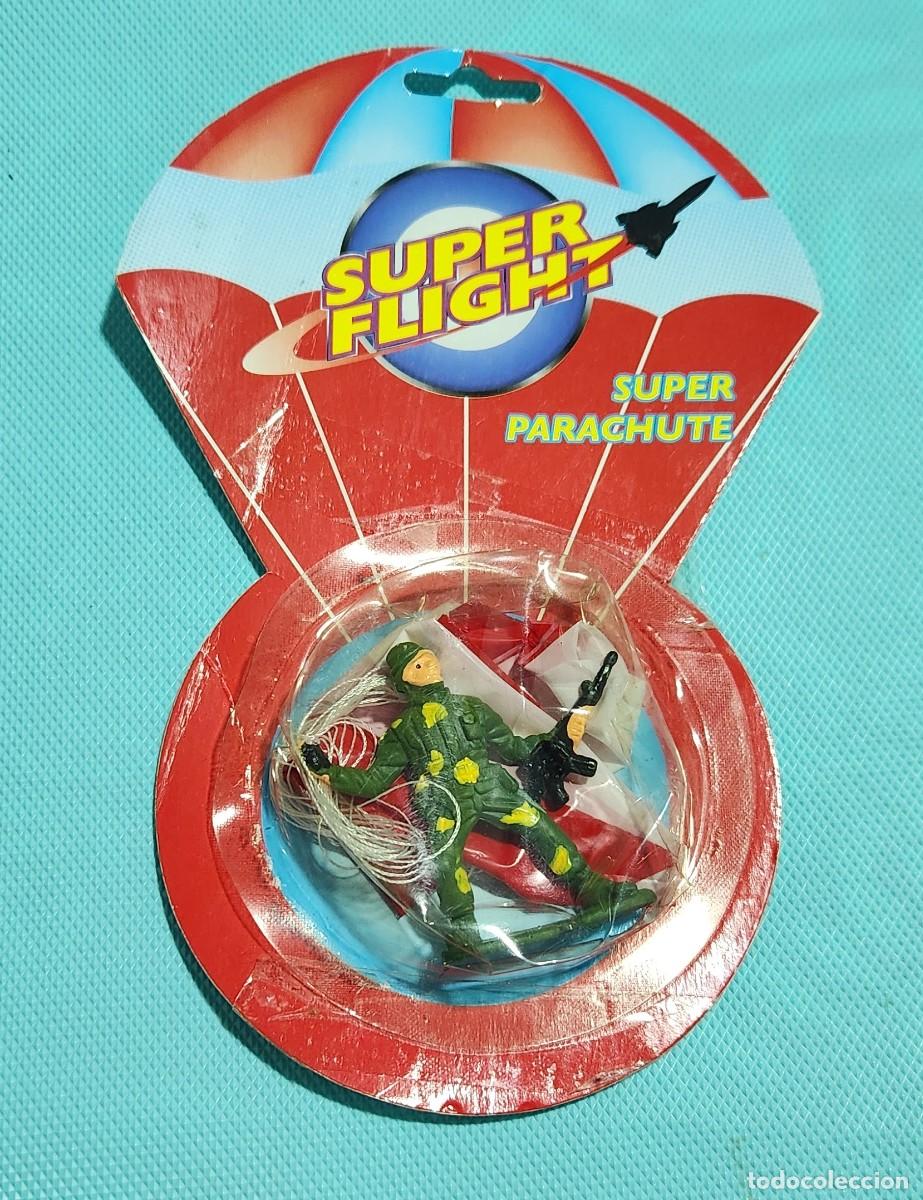 Juguetes Antiguos: PARACAID&Iacute;STA - SOLDADITO - SUPER FLIGHT - SUPER PARACHUTE - 1:32 de pl&aacute;stico