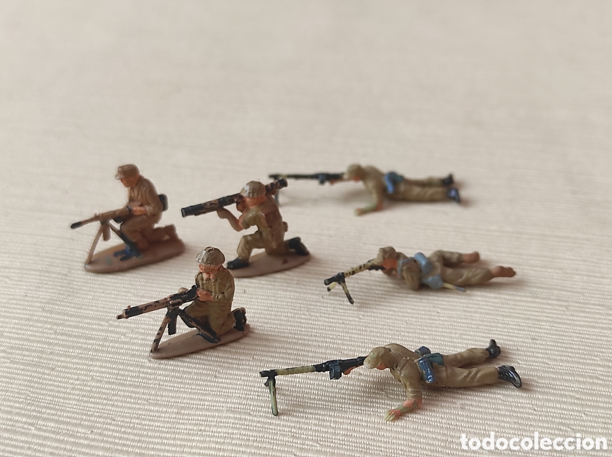 Juguetes Antiguos: Lote de 6 soldados variados militares de pl&aacute;stico EKO