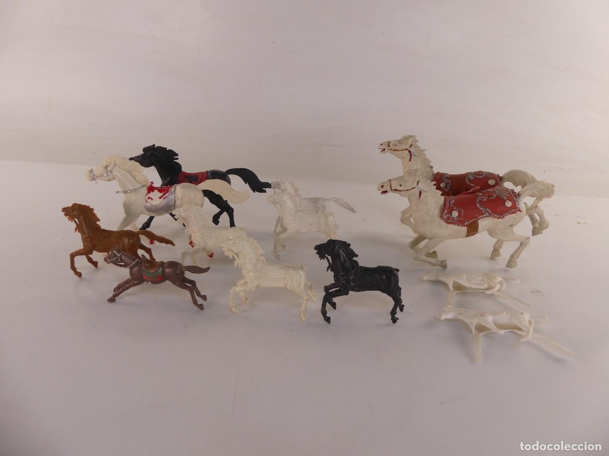 Jogos Antigos: LOTE DE CABALLOS DE PLASTICO