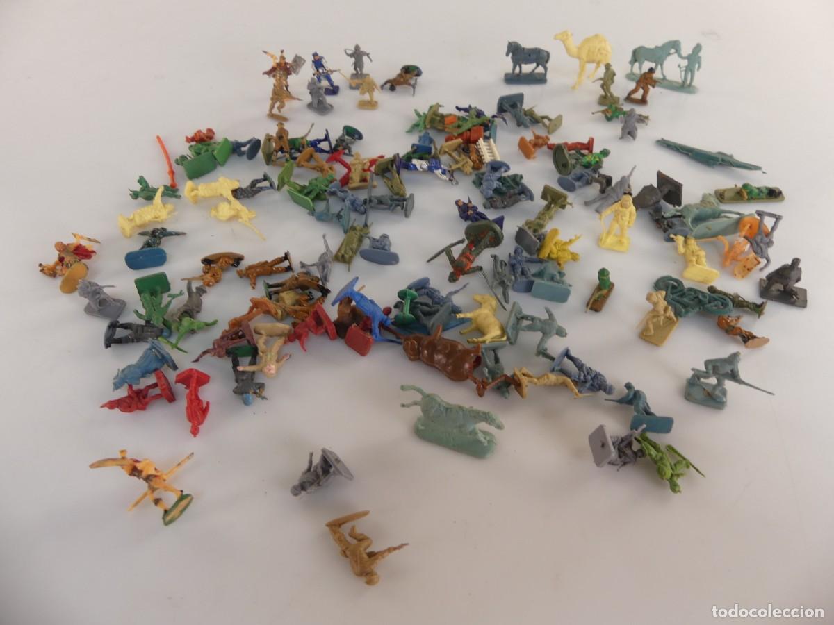 Jogos Antigos: LOTE DE SOLDADITOS Y PIEZAS DE PVC
