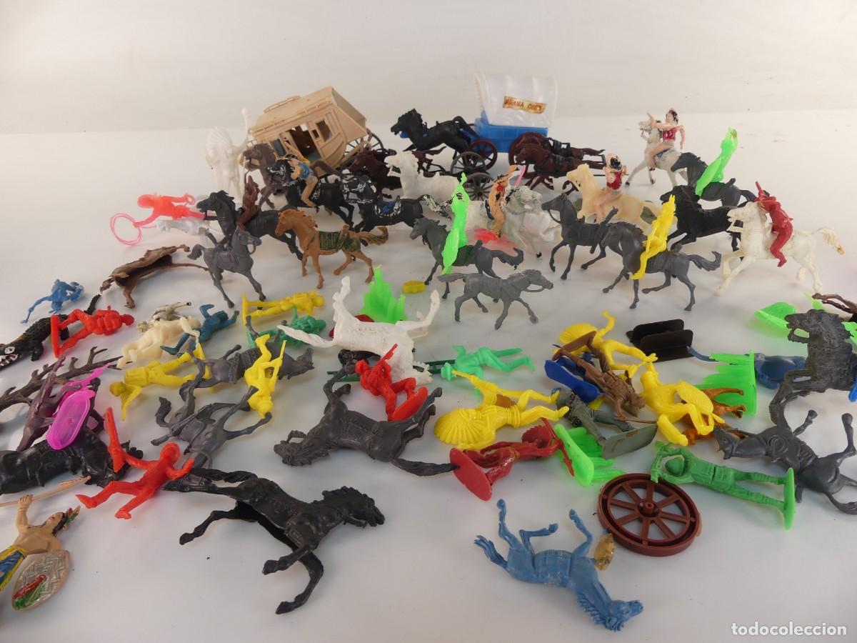 Jogos Antigos: LOTE DE SOLDADITOS Y PIEZAS DE PVC