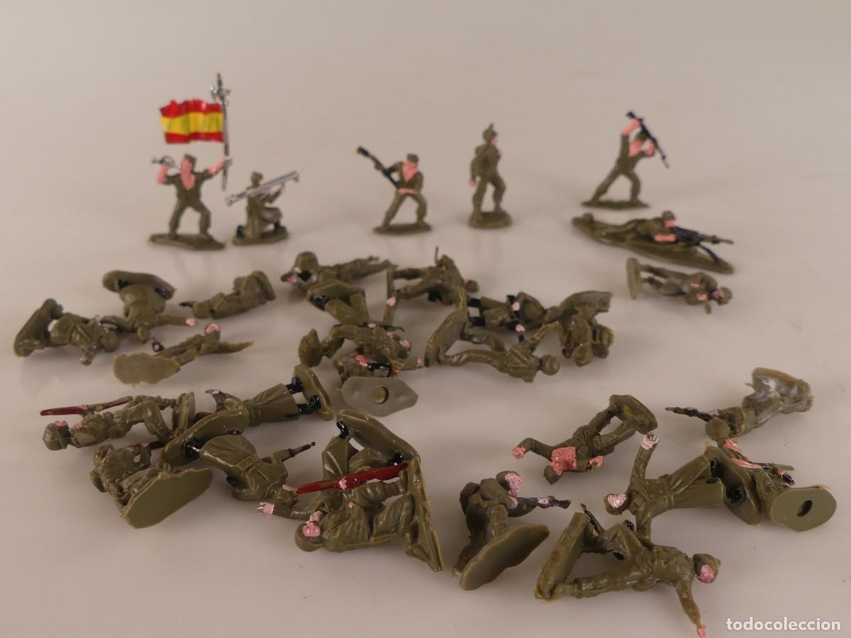 Jogos Antigos: LOTE DE 31 SOLDADITOS ESPA&Ntilde;OLES DE PLASTICO