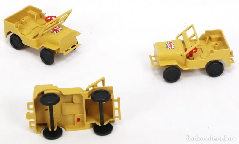 Juguetes antiguos: Juguete. Jeeps con la bandera brit&aacute;nica 3 unidades, Pedido m&iacute;nimo 6 euros