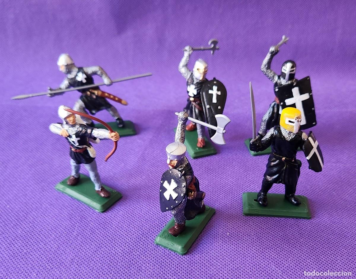 Juguetes antiguos: z CABALLEROS MEDIEVALES HOSPITALLERS a Pie soldaditos pl&aacute;stico DSG variante Argentina Britains
