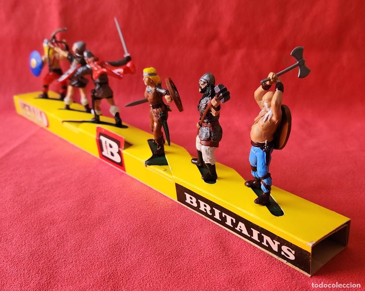 Juguetes antiguos: GUERREROS VIKINGOS set en DISPLAY de 6 soldaditos DSG variante Argentina Britains