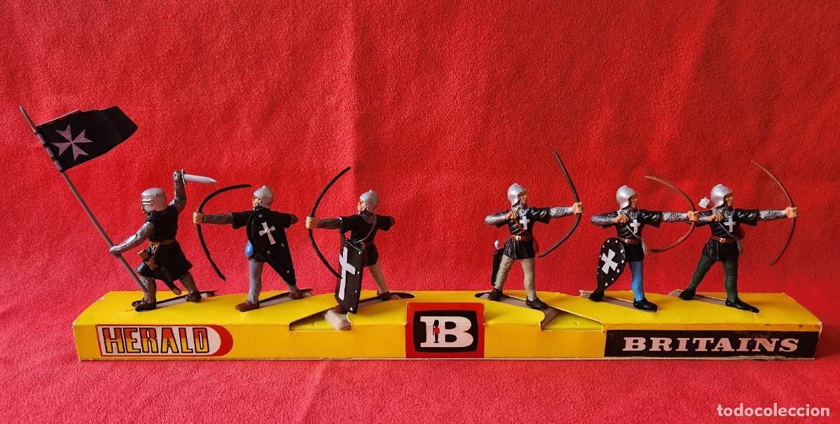 Juguetes antiguos: ARQUEROS MEDIEVALES HOSPITALLERS NEGROS en DISPLAY - 6 soldaditos DSG variante Argentina Britains