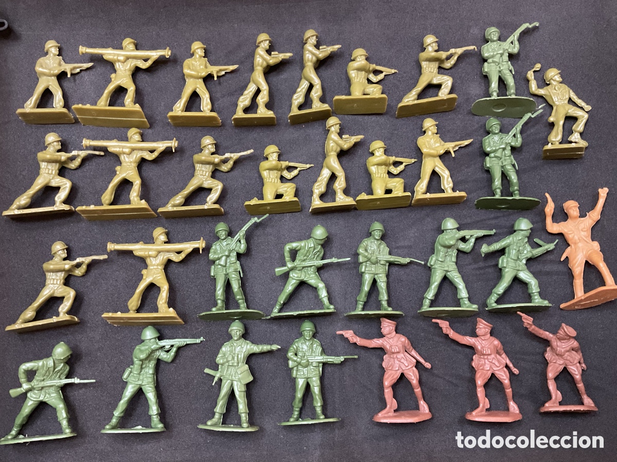 Juguetes antiguos: LOTE DE SOLDADOS AMERICANOS, ALEMANES . ESCALA 1/32. SIN MARCA.