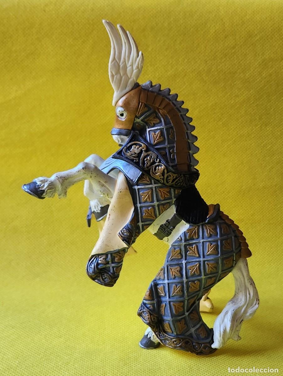 Juguetes antiguos: CABALLO MEDIEVAL - figura PAPO soldadito