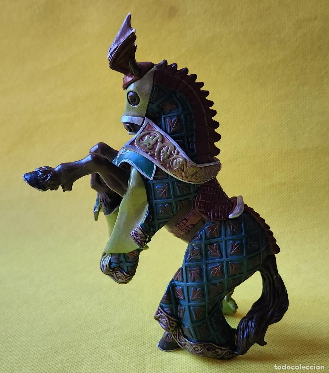 Juguetes antiguos: CABALLO MEDIEVAL - figura PAPO soldadito