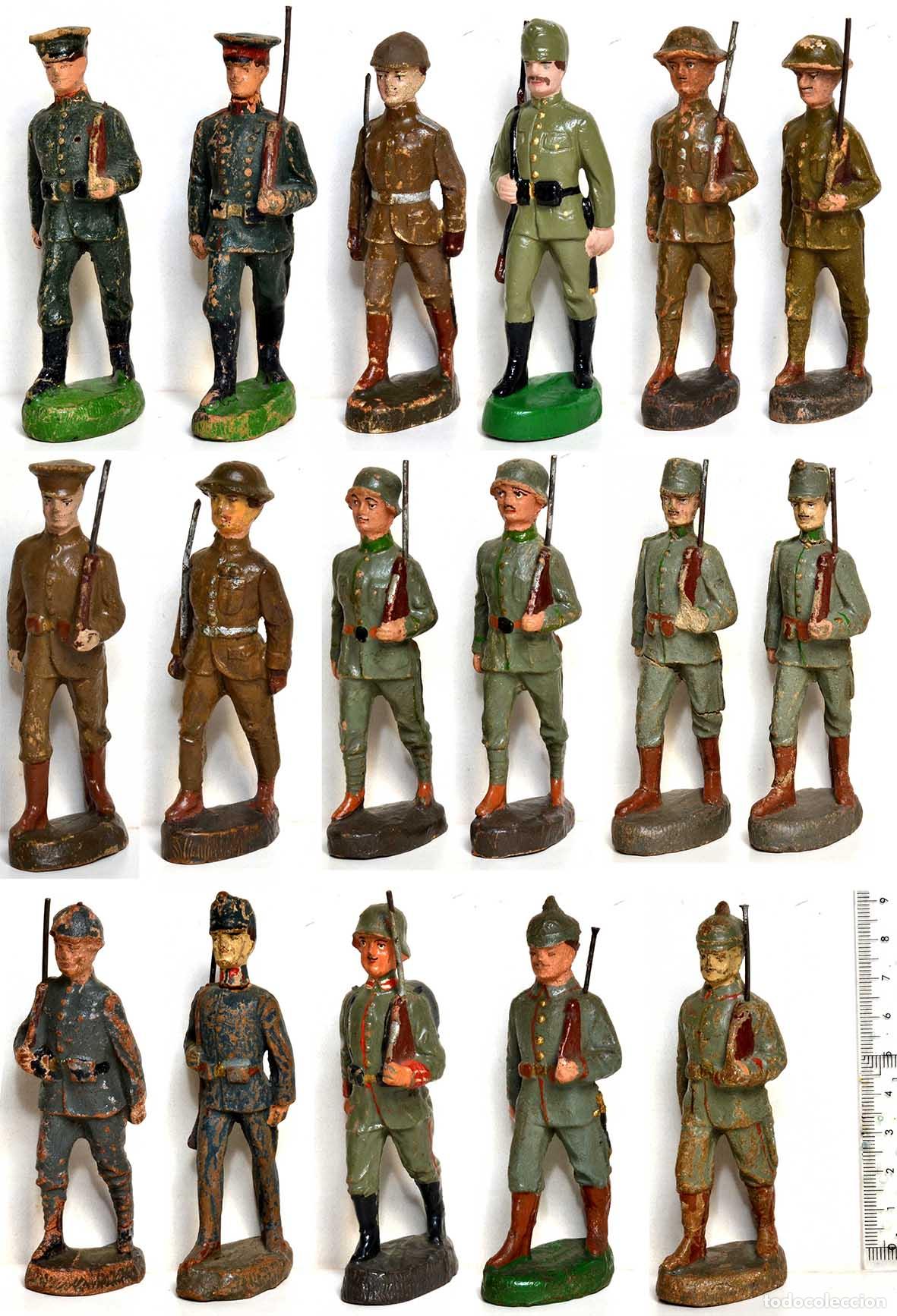 Juguetes antiguos: LOTE DE 17 SOLDADOS ELASTOLIN DESFILANDO, DE PASTA (MASSE), HECHOS EN 1920 - WWII - ESCALA 11 CMS.