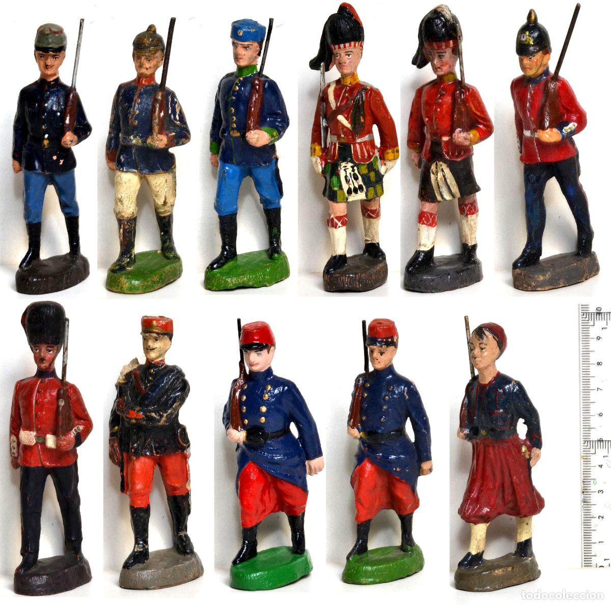 Juguetes antiguos: LOTE DE 11 SOLDADOS ELASTOLIN DESFILANDO, DE PASTA (MASSE), HECHOS EN 1920 - WWII - ESCALA 11 CMS.