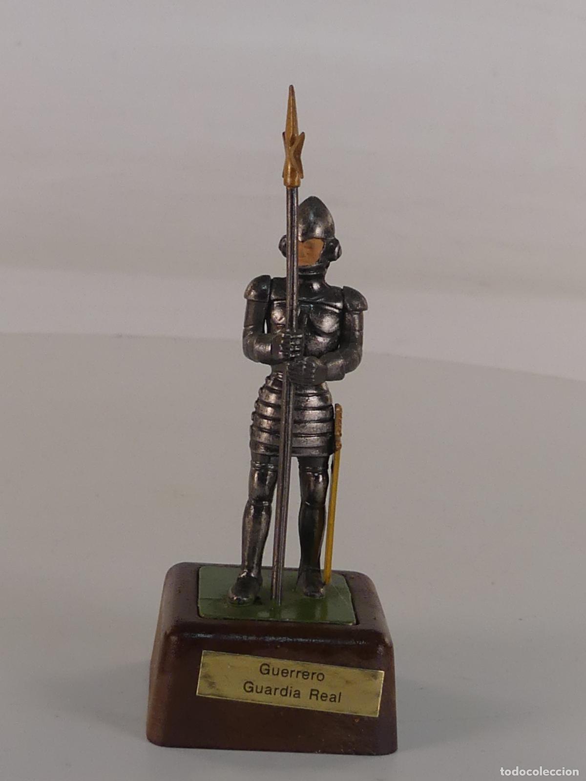 Altes Spielzeug: SOLDADITO DE METAL GUERRERO GUARDIA REAL - OBJETO DE COLECCION--REF:42