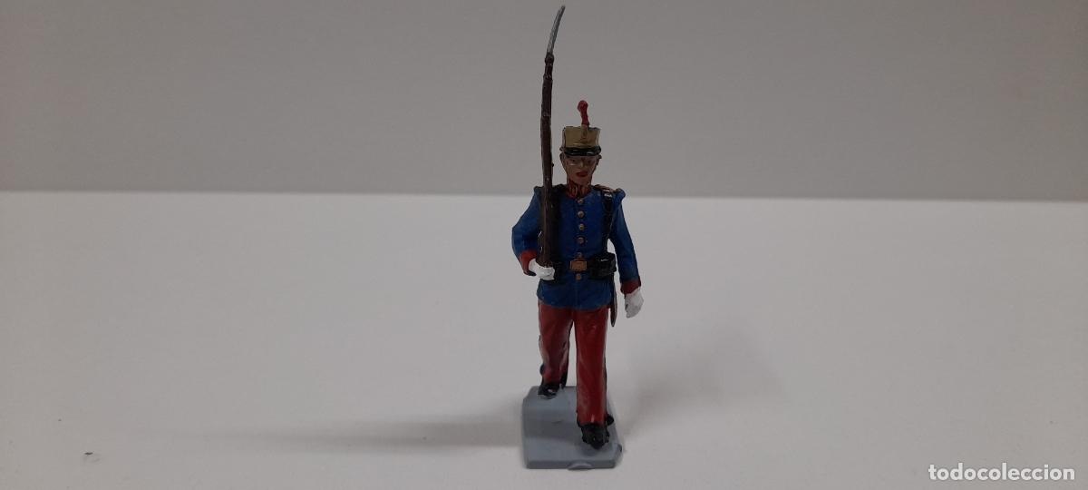 Jeux Anciens: SOLDADO EN DESFILE - INFANTERIA DEL REY . REALIZADO POR SOLDIS / GOMARSA . ORIGINAL A&Ntilde;OS 70