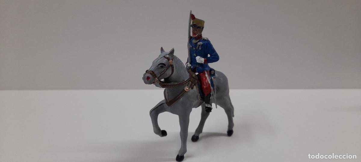 Jeux Anciens: SOLDADO A CABALLO EN DESFILE - CABALLERIA REAL . REALIZADO POR SOLDIS / GOMARSA . ORIGINAL A&Ntilde;OS 70