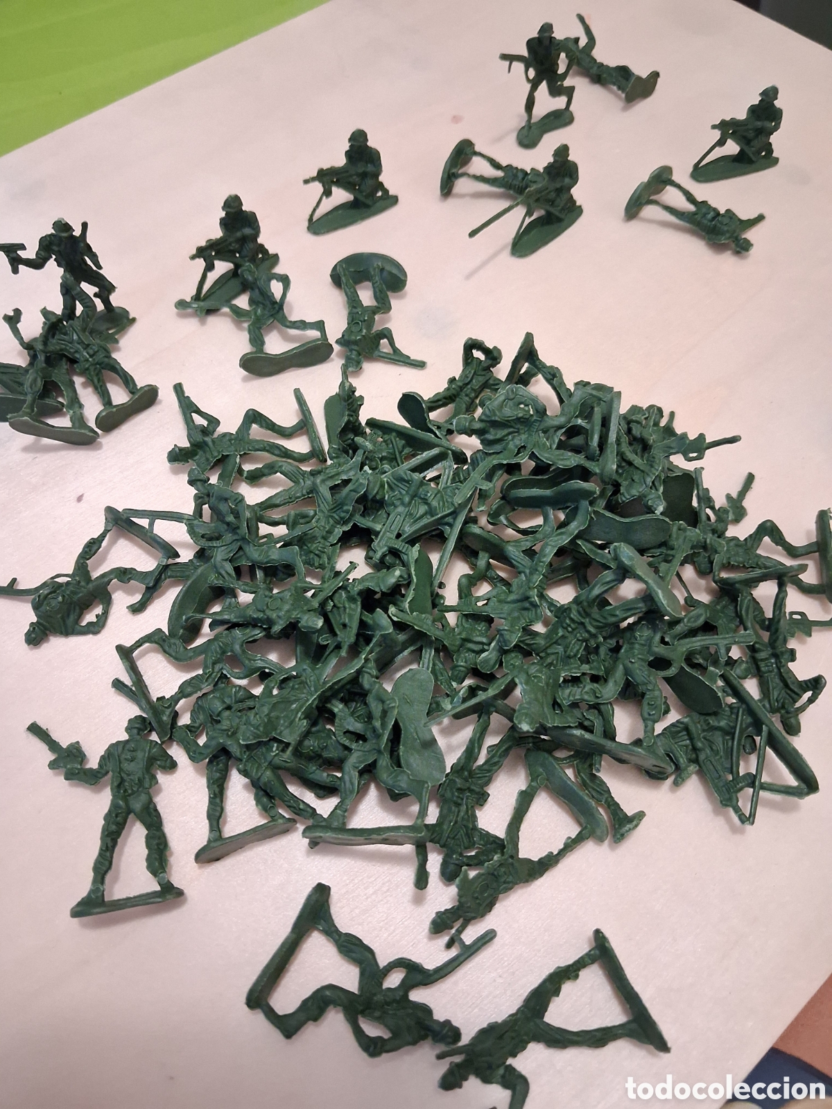 Altes Spielzeug: LOTE DE 58 SOLDADOS PLASTICO VERDE