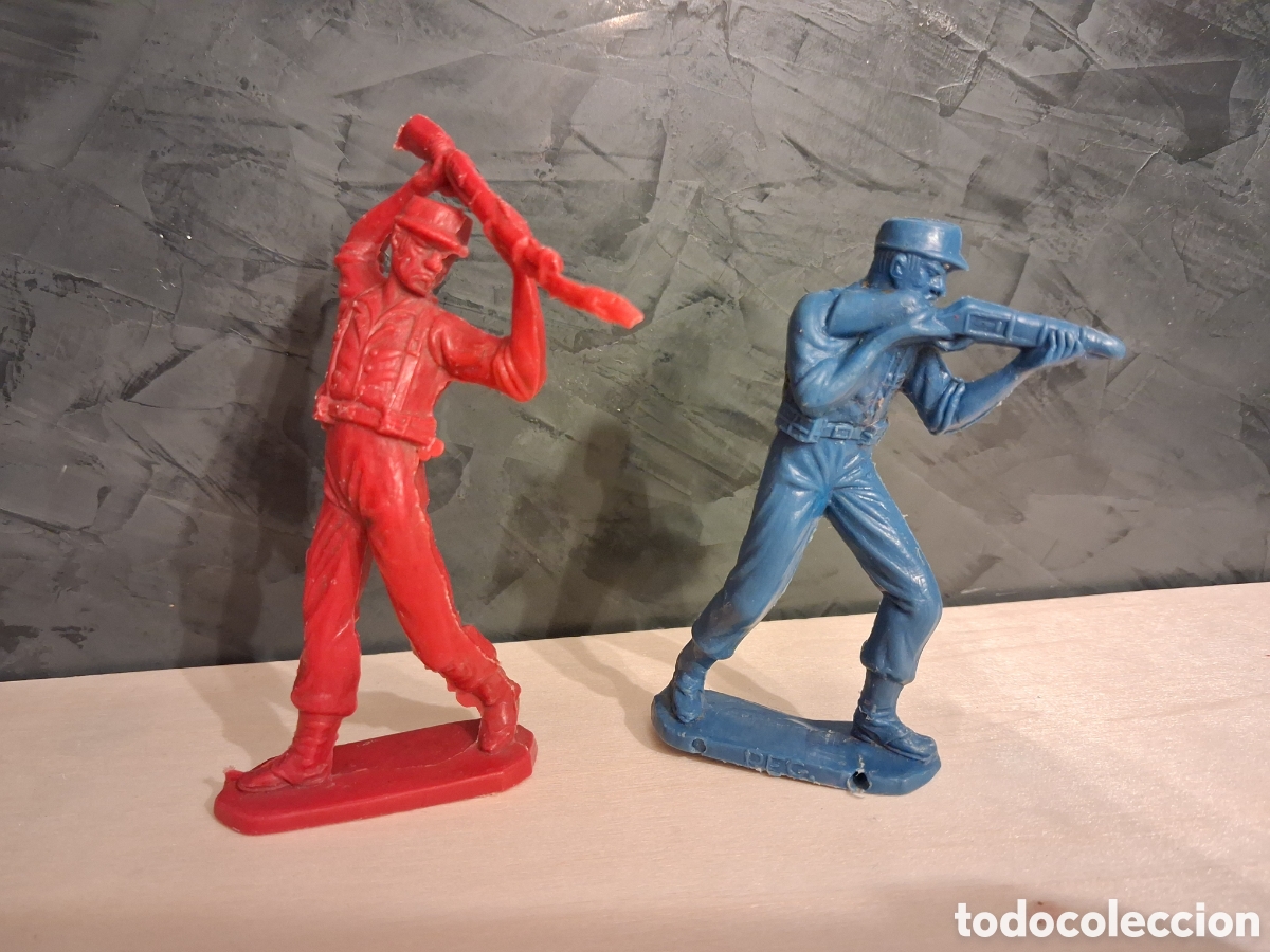 Jogos Antigos: PAREJA MILITARES PL&Aacute;STICO ROJO Y AZUL