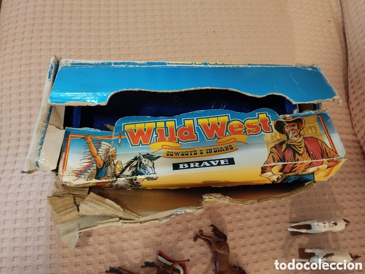 Juguetes antiguos: Lote Juguetes Vintage Indios y Vaqueros Wild West (A&ntilde;os 70/80) - Caja Original (deteriorada).