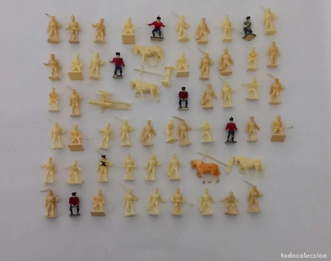 Juguetes antiguos: VINTAGE AIRFIX H0-1/72 52 SOLDADOS Y 5 CABALLOS ARTILLER&Iacute;A FRANCESA DE WATERLOO REF 01737 70'S RTOY