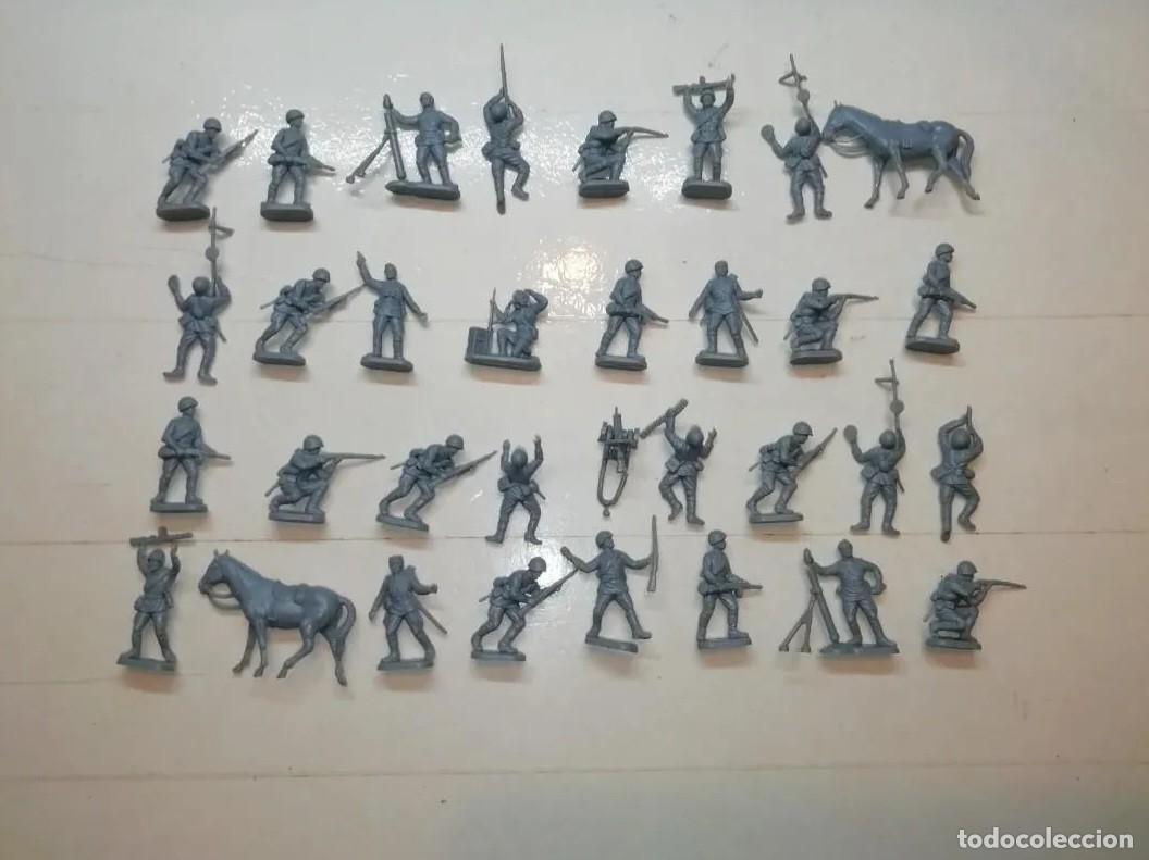 Juguetes antiguos: ESCI 1/72 30 SOLDADOS RUSOS 2 CABALLOS 2&ordf; GUERRA MUNDIAL REF 203 RUSSIAN SOLDIERS WORLD WAR TWO RTOY