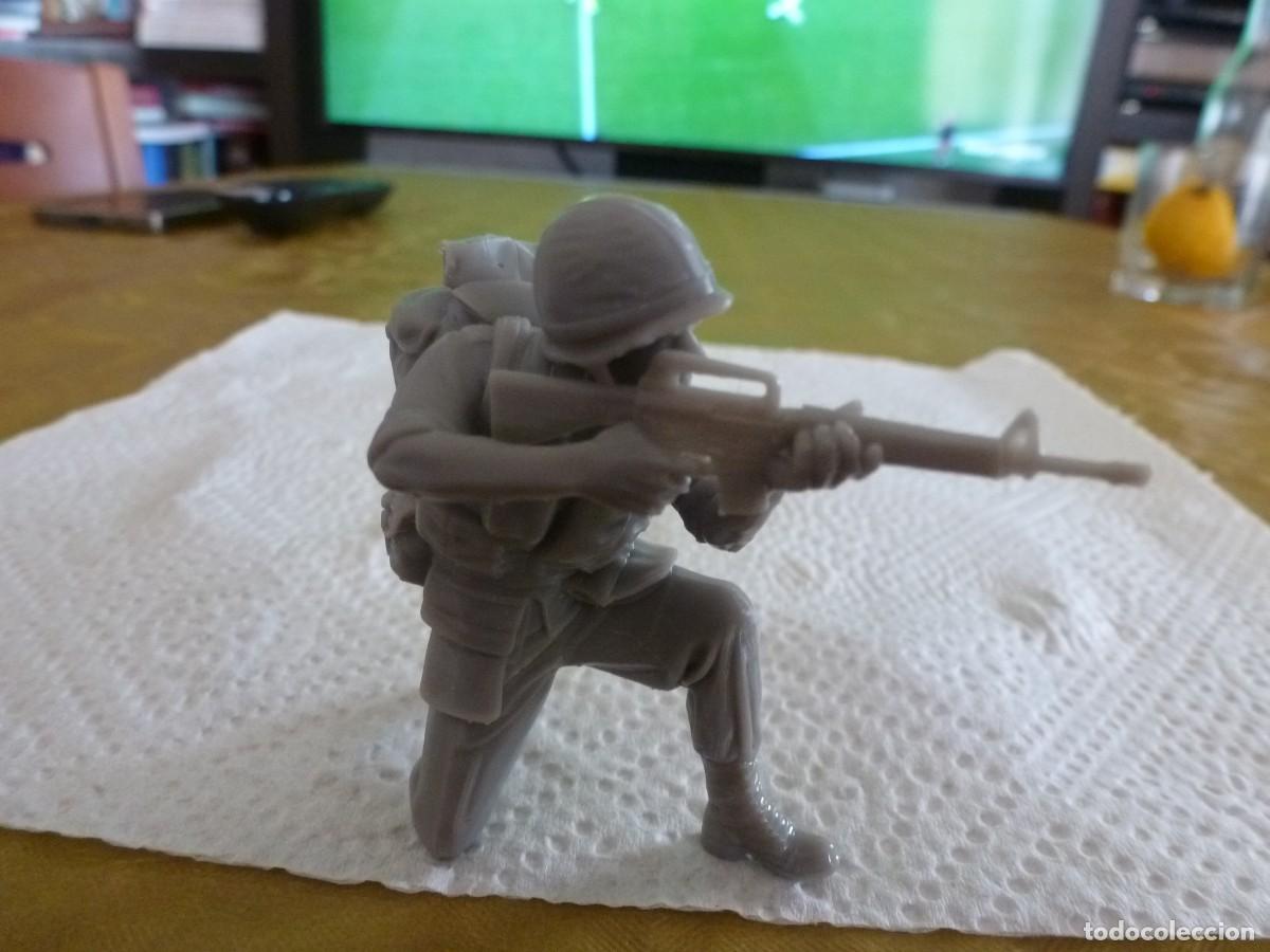 Jeux Anciens: PLATOON MARINE USA EN VIETNAM DISPARANDO SU M-16 -APROX ESCALA 1:25 EN PLASTICO DURO-VER FOTOS