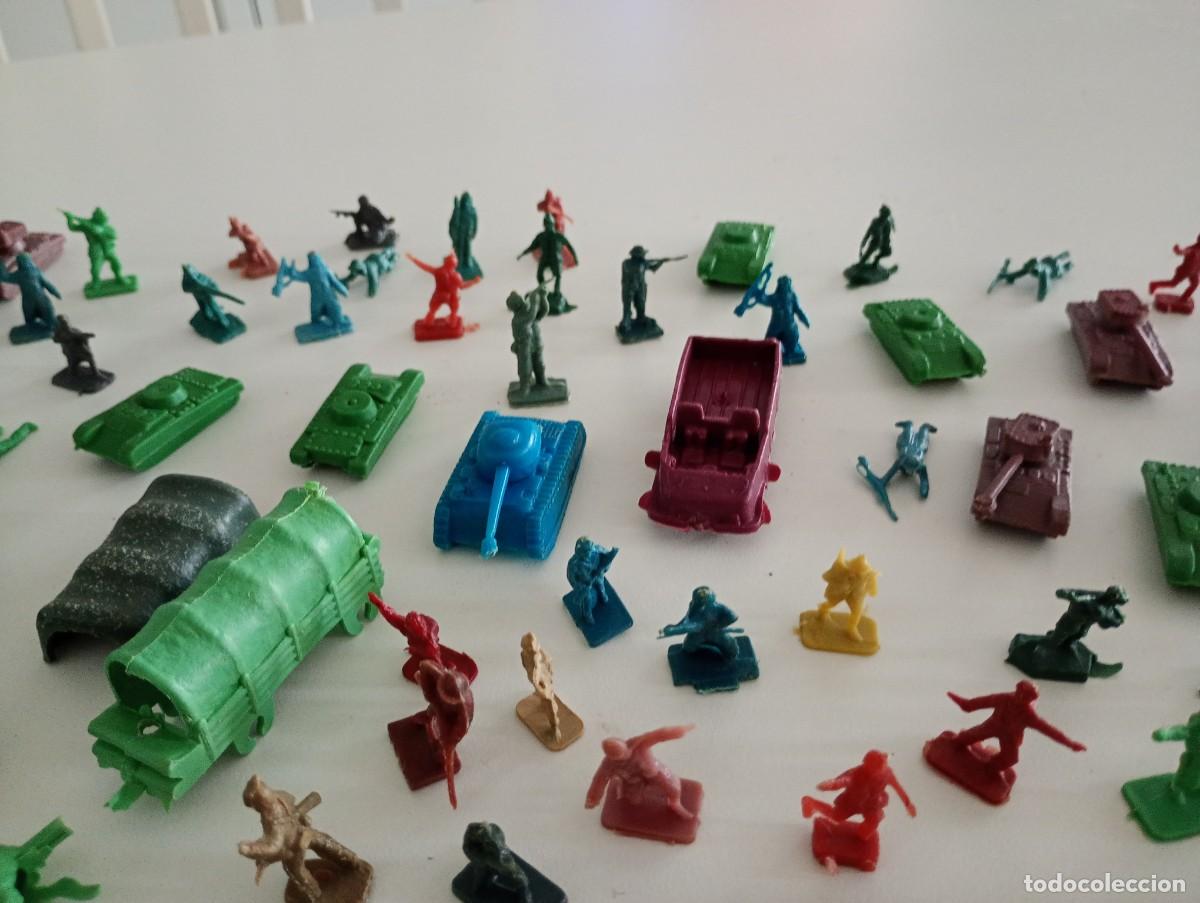 Juguetes antiguos: Gran lote de soldaditos de plastico vintage con Panzer japoneses franceses etc