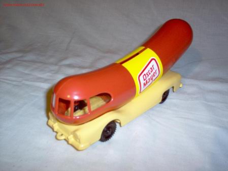 Old Toys: Coche Salchicha OSCAR MAYER realizado por Molt&oacute;