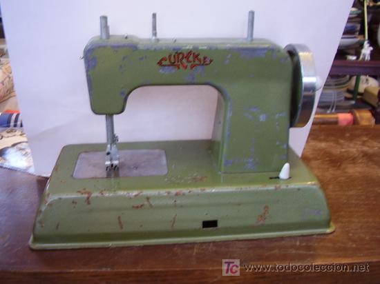 Juguetes antiguos: Maquina de coser Eureka - Foto 1