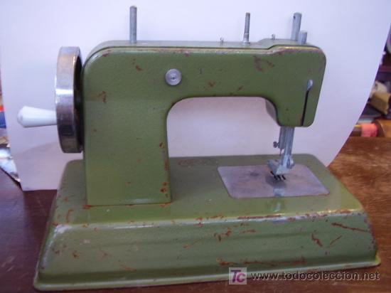 Juguetes antiguos: Maquina de coser Eureka - Foto 3
