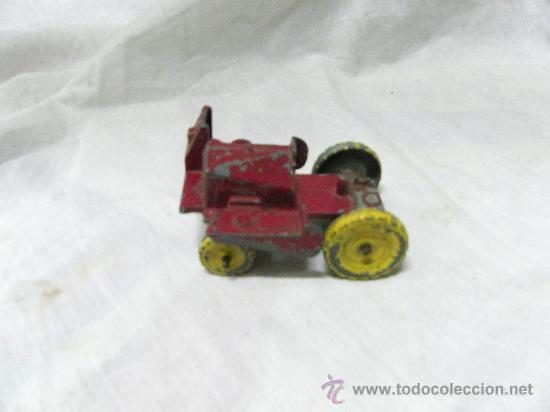 Juguetes antiguos: TRACTOR MINIATURA INGLES - Foto 3