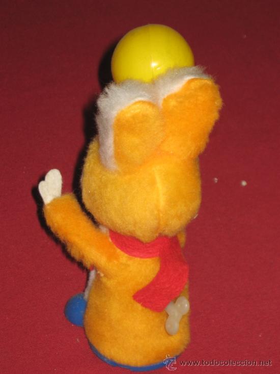 Juguetes antiguos: CONEJITO CON GLOBO DE CUERDA FUNCIONANDO - Foto 2