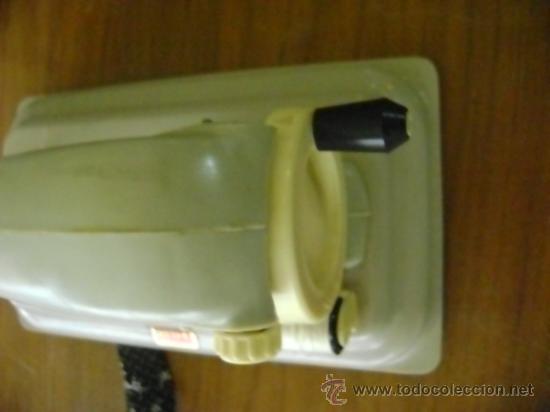 Juguetes antiguos: M&aacute;quina de coser Eureka con caja - Foto 5