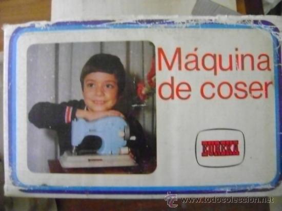 Juguetes antiguos: M&aacute;quina de coser Eureka con caja - Foto 6