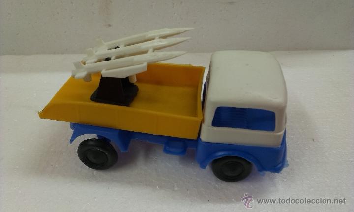 Juguetes antiguos: CAMION LANZAMISILES - Foto 1