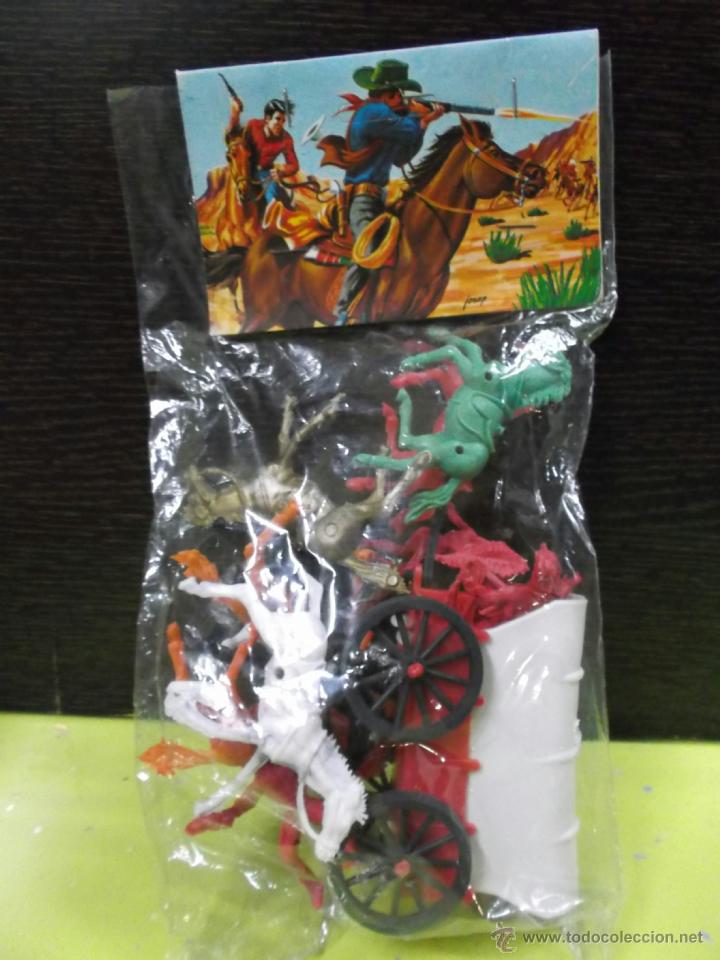 Juguetes antiguos: Blister del oeste. Carreta,indios y caballos - Foto 1