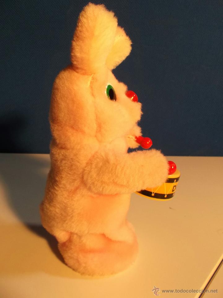 Juguetes antiguos: Conejo de duracell de pl&aacute;stico y tela - Foto 4