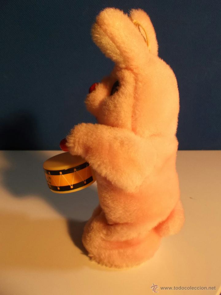 Juguetes antiguos: Conejo de duracell de pl&aacute;stico y tela - Foto 5