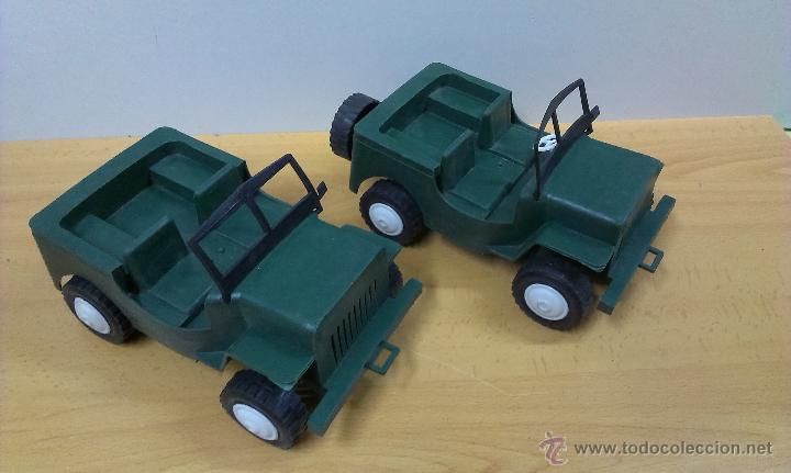 Juguetes antiguos: DOS JEEP EN PLASTICO - Foto 1
