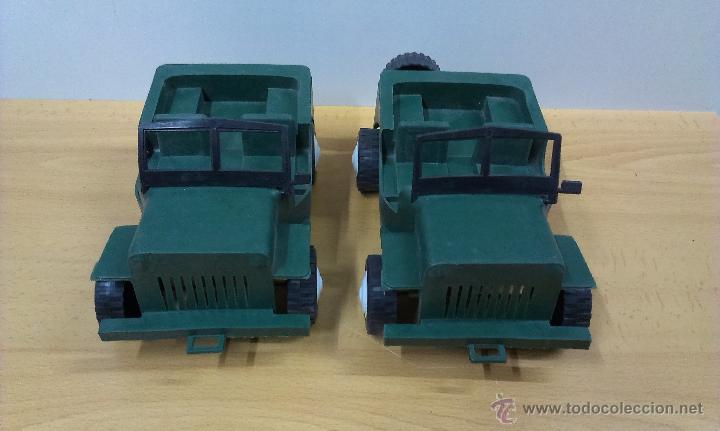 Juguetes antiguos: DOS JEEP EN PLASTICO - Foto 2